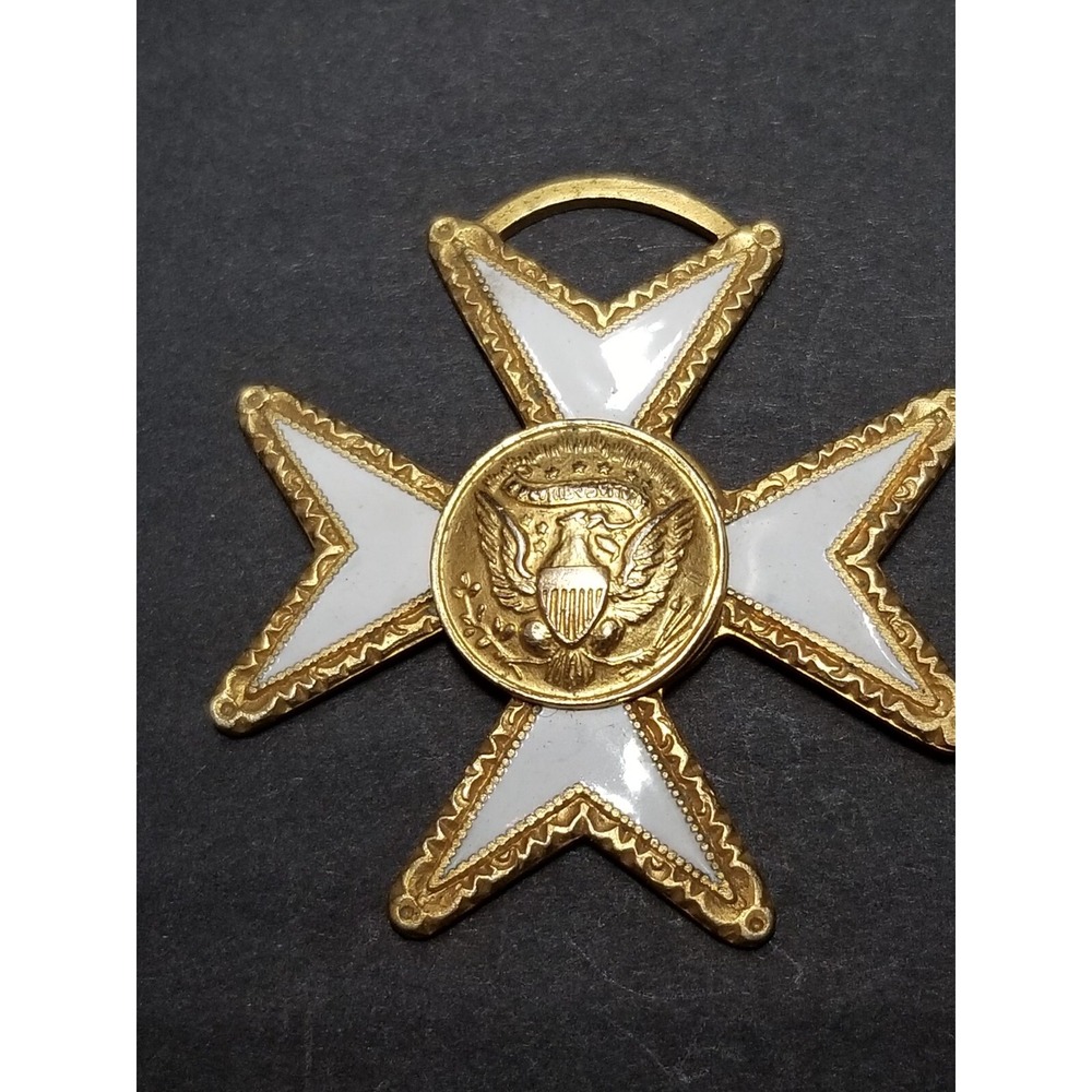 Knights Templar Maltese Cross Enamal Gold Tone Fraternal